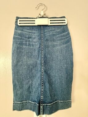 EUC  Wilfred Free Aritzia Karolina Denim Pencil Skirt - Medium Wash